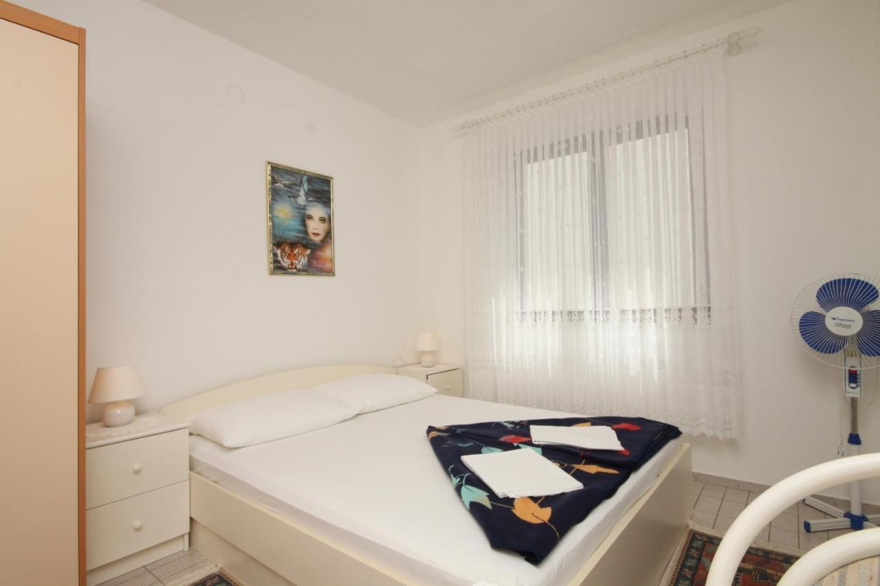 Apartments And Rooms By The Sea Starigrad, Paklenica - 6591 Exterior photo
